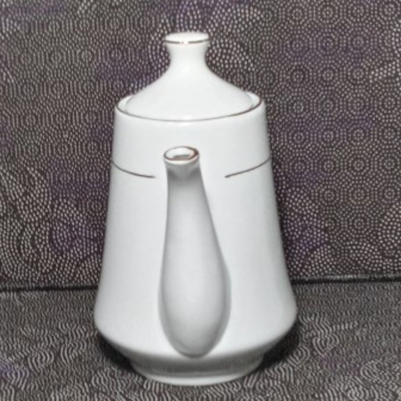 PITCHER PREMIER FINE PORCELAIN - Picture 7 of 8